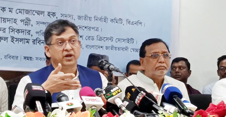 গণতন্ত্র উত্তরণের পথ দীর্ঘায়িত হওয়া যাবে না : সালাউদ্দিন আহমেদ